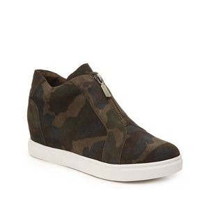 Blondo wedge sneaker in Camo